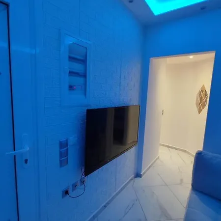 Infinity Blue Daire